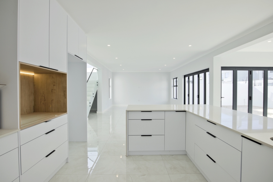 5 Bedroom Property for Sale in Sandown Western Cape